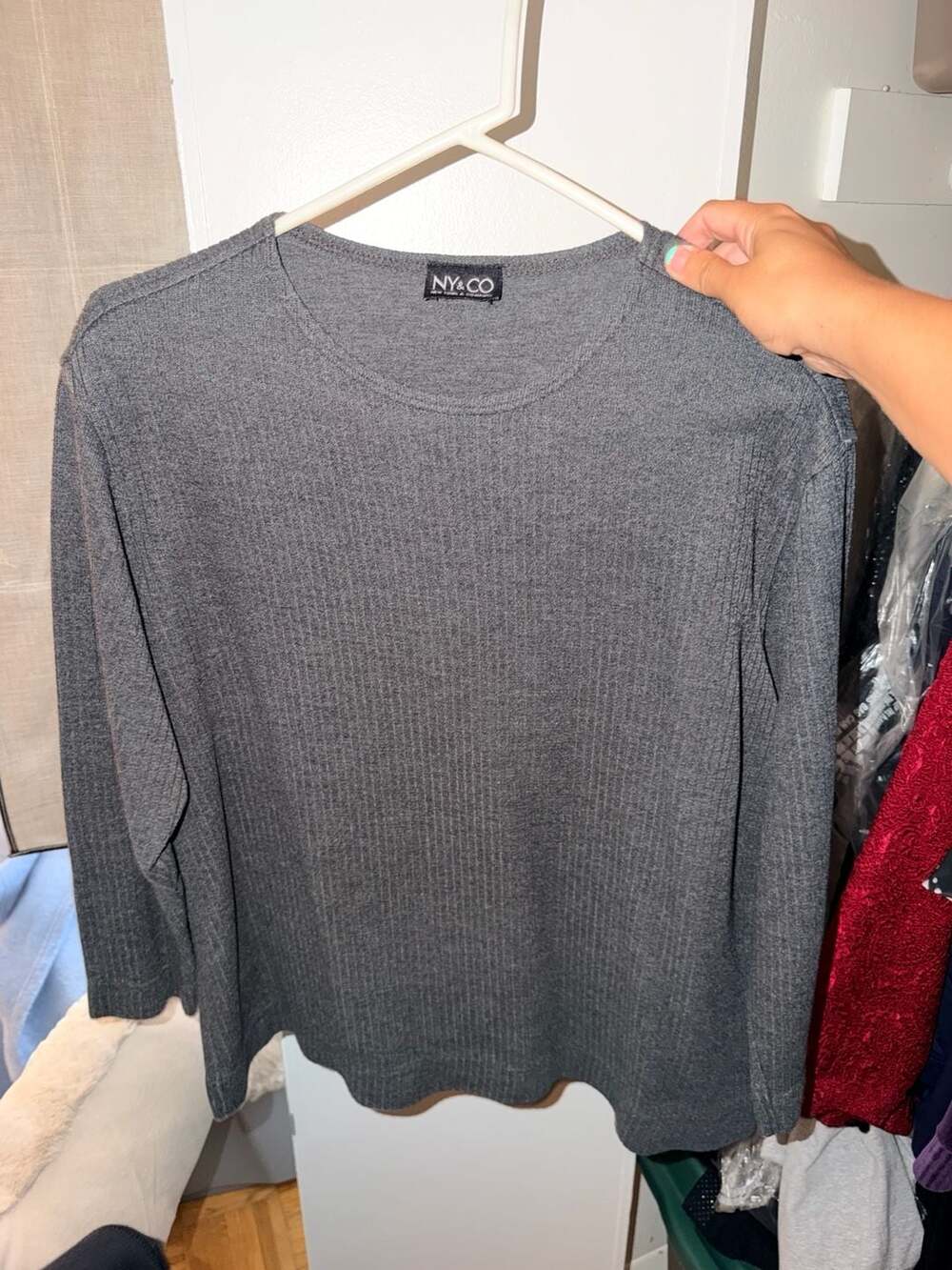 New York & Company Gray Ribbed Long Sleeve Sweater Top